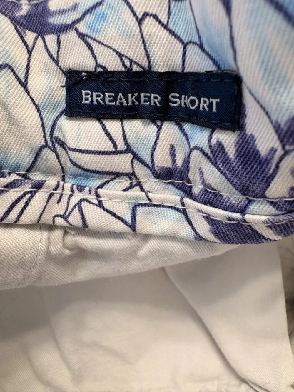 Vineyard Vines Blue Pineapple Print Breaker Shorts 7